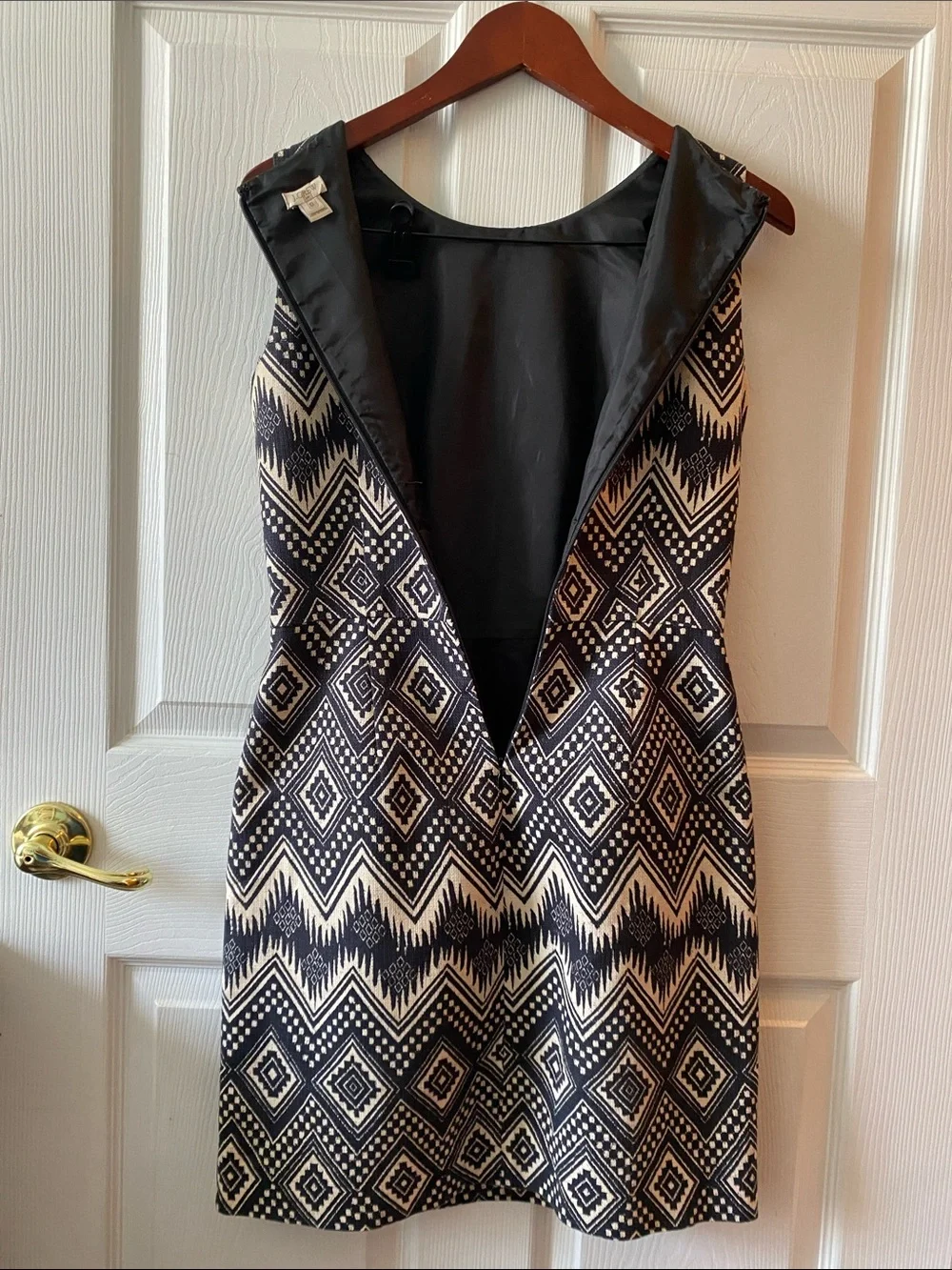 J. Crew Sleeveless Black and Cream Geometric Chevron Sheath Dress Size 0